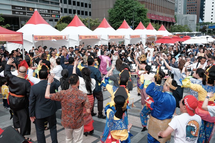 BRI Hadirkan Layanan Keuangan di Festival Indonesia 2024 Korea Selatan BRI Hadirkan Layanan Keuangan di Festival Indonesia 2024 Korea Selatan
