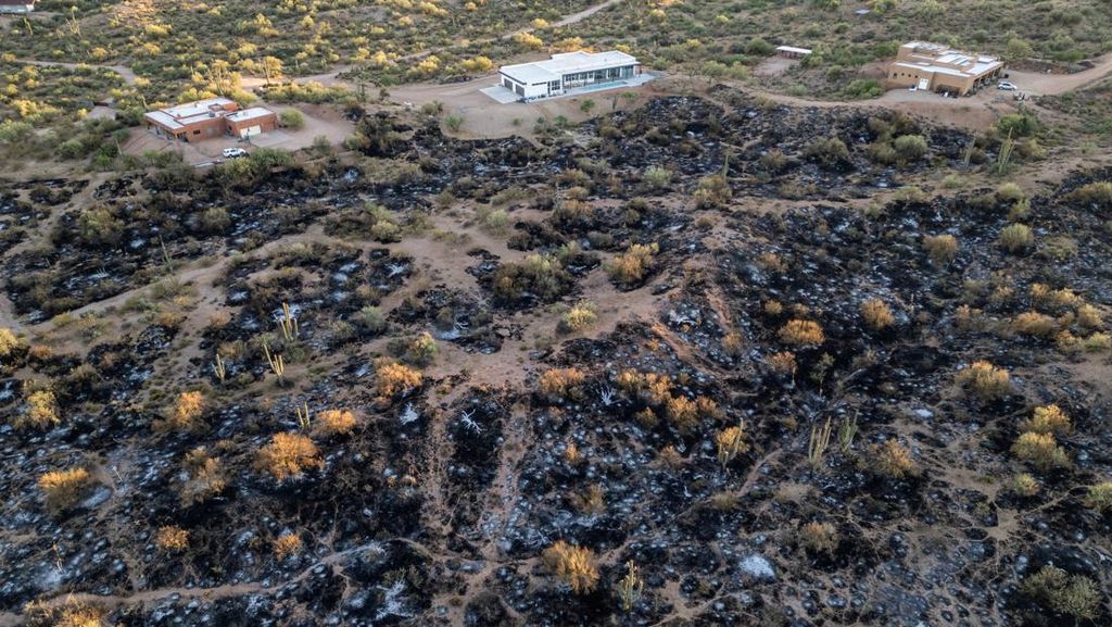 Foto Udara Lahan Hangus Akibat Kebakaran di Arizona Foto Udara Lahan Hangus Akibat Kebakaran di Arizona