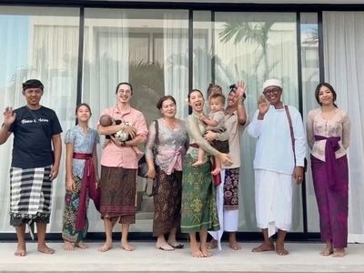 7 Foto Irfan & Jennifer Bachdim Jalani Melaspas Sebelum Tempati Rumah Baru