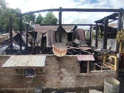 Warga di Barru Tersengat Listrik Saat Padamkan Kebakaran