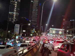 Akhir Pekan, Lalin Pancoran Arah Cawang Macet Malam Ini