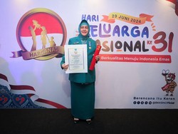 Ketua TP PKK Makassar Indira Jusuf Ismail Raih Manggala Karya Kencana