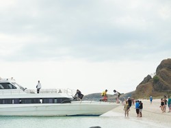 23 Dubes Kesengsem Pulau Padar dan Long Pink Beach