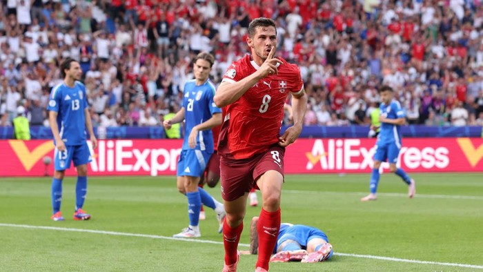 BERLIN, GERMANY - JUNE 29: Remo Freuler of Switzerland celebrates scoring his teams first goal during the UEFA EURO 2024 round of 16 match between Switzerland and Italy at Olympiastadion on June 29, 2024 in Berlin, Germany. (Photo by Alex Grimm/Getty Images)