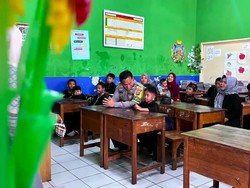 Kisah Bocah Ilham Minta Polisi Ambilkan Rapor, Alasannya Bikin Haru