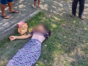 Perempuan Muda Tergeletak di Pantai Yeh Gangga Seusai Tenggak Racun Perempuan Muda Tergeletak di Pantai Yeh Gangga Seusai Tenggak Racun