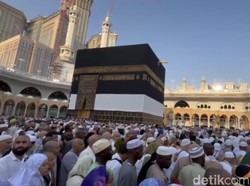 Jemaah Haji Haid Tidak Wajib Tawaf Wada, Cukup Berdoa di Pintu Masjidil Haram