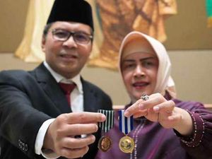 Walkot Makassar Danny Raih Penghargaan Satyalencana Wira Karya dari Jokowi Walkot Makassar Danny Raih Penghargaan Satyalencana Wira Karya dari Jokowi