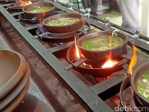 Unik! Sensasi Makan Soto Bakar yang Bikin Badan Hangat dan Segar Unik! Sensasi Makan Soto Bakar yang Bikin Badan Hangat dan Segar