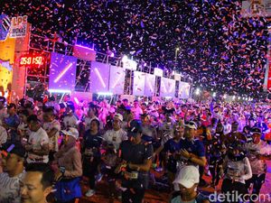 5.000 Orang Ikuti Half Marathon di Monas 5.000 Orang Ikuti Half Marathon di Monas