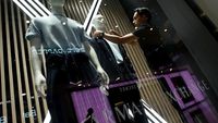Pernah Bangkrut, Armani Exchange Balik Lagi ke Indonesia