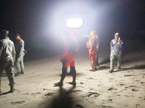 Pria Lamongan Terjatuh ke Laut Saat Hendak Foto di Tebing Pantai Bias Tugel Pria Lamongan Terjatuh ke Laut Saat Hendak Foto di Tebing Pantai Bias Tugel