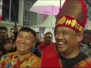 Bobby Rangkul Bupati Labura saat Ditanya soal Wakilnya di Pilgub Sumut Bobby Rangkul Bupati Labura saat Ditanya soal Wakilnya di Pilgub Sumut