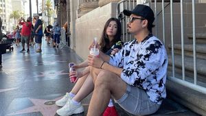 Denny Sumargo dan Istri saat Kulineran Romantis di Amerika