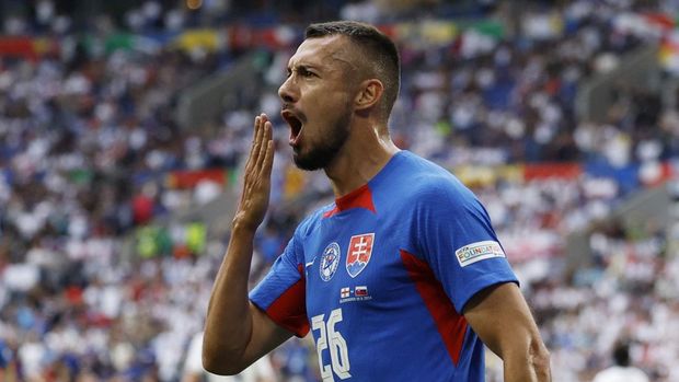 Soccer Football - Euro 2024 - Round of 16 - England v Slovakia - Arena AufSchalke, Gelsenkirchen, Germany - June 30, 2024 Slovakia's Ivan Schranz celebrates scoring their first goal REUTERS/John Sibley