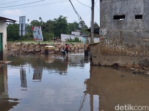 Masih Belum Surut Banjir Cipayung Depok Bak Kampung Mati