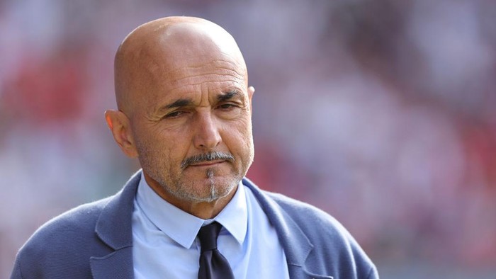 Luciano Spalletti BERLIN, GERMANY - JUNE 29: A dejected looking Luciano Spalletti manager / head coach of Italy during the UEFA EURO 2024 round of 16 match between Switzerland and Italy at Olympiastadion on June 29, 2024 in Berlin, Germany. (Photo by James Baylis - AMA/Getty Images)