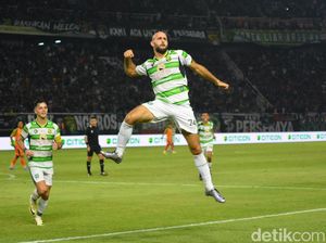 Anniversary Game: Senangnya Mohammed Rashid Cetak Gol Perdana di Persebaya Anniversary Game: Senangnya Mohammed Rashid Cetak Gol Perdana di Persebaya