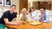 Momen Seru Chand Kelvin Saat Kulineran Bersama Tunangan dan Keluarga
