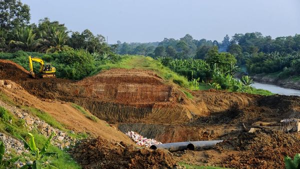 Progres  Pembangunan Tanggul Sungai Ciujung di Serang