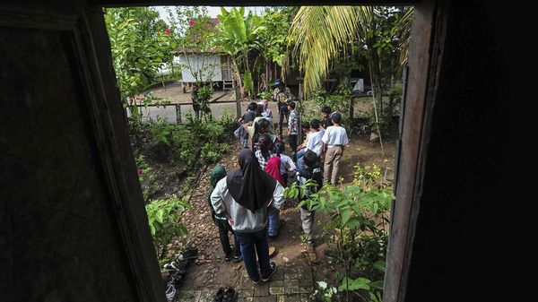 Melihat Cara Belajar Pendidikan Sekolah Alam di Muaro Jambi
