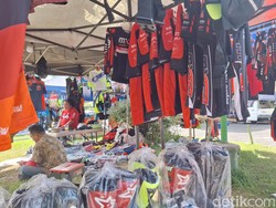 MXGP 2024 di Mataram Sepi Penonton, Pedagang Merchandise Gigit Jari