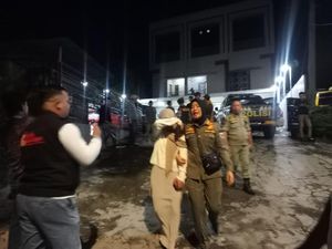 Pasangan Mesum-Pelajar Pesta Miras Terjaring Razia di Lubuklinggau Pasangan Mesum-Pelajar Pesta Miras Terjaring Razia di Lubuklinggau