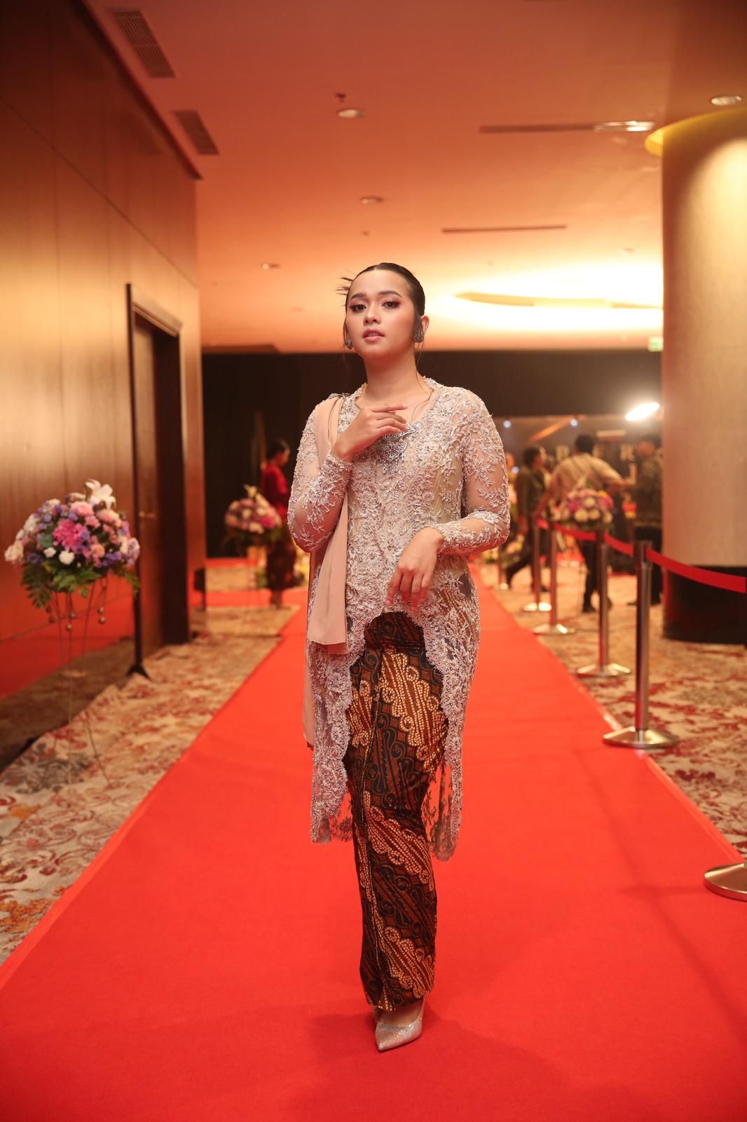 Penampilan selebritis di R.A Kartini Award 2024