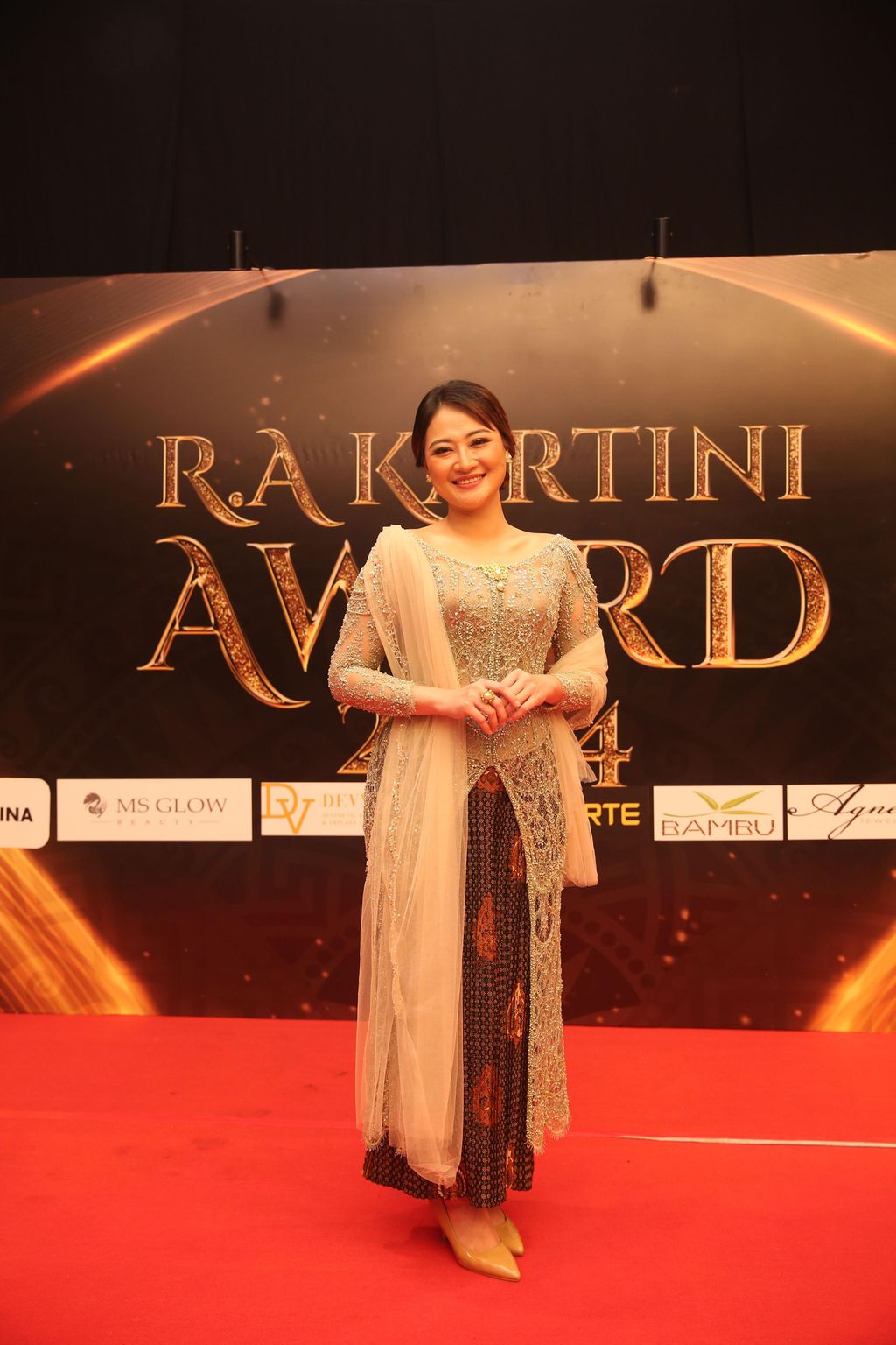 Penampilan selebritis di R.A Kartini Award 2024