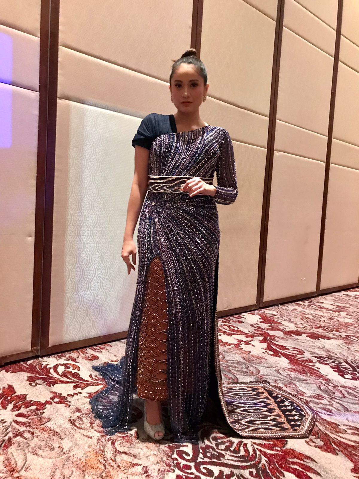 Penampilan selebritis di R.A Kartini Award 2024