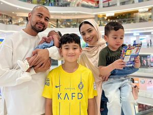 Raffi Ahmad Tak Bedakan Perlakuan ke Baby Lily Meski Anak Angkat Raffi Ahmad Tak Bedakan Perlakuan ke Baby Lily Meski Anak Angkat