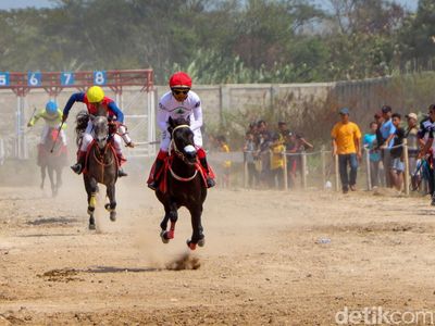 Serunya Lomba Balap Kuda Grebeg Suro 2024 di Ponorogo
