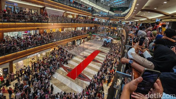 Sirkus di Mal Ramaikan Masa Libur Sekolah