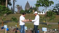 Tanam Pohon Pewarna Alami di Kawasan Candi
