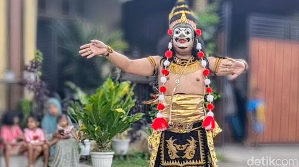 Mengenal Sisi Lain di Balik Tari Topeng Kona di Bondowoso Mengenal Sisi Lain di Balik Tari Topeng Kona di Bondowoso