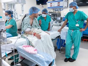 Saat Operasi Transplantasi Ginjal Disaksikan Langsung Pasiennya