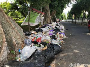 Jorok! Tumpukan Sampah Makin Menggila di Jalan Kusbini Jogja