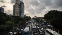 Ada HUT ke-78 Bhayangkara di Monas, Lalin Jalan Pasar Senen Macet
