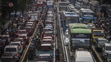 Jakarta Rugi Rp 100 T Gegara Macet Setiap Hari, Begini Hitung-hitungannya