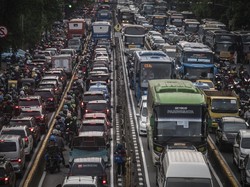 Jakarta Rugi Rp 100 T Gegara Macet, Begini Hitung-hitungannya