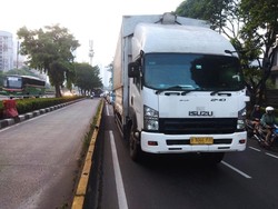 Ada Truk Gangguan di Jl Gatot Subroto Arah Slipi, Lalin Macet