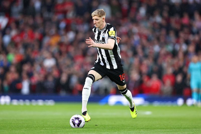 MANCHESTER, ENGLAND - MAY 15: Anthony Gordon of Newcastle United during the Premier League match between Manchester United and Newcastle United at Old Trafford on May 15, 2024 in Manchester, England.(Photo by Robbie Jay Barratt - AMA/Getty Images)
