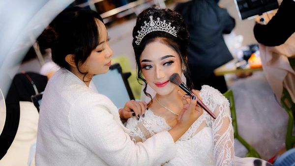Asah Keterampilan dengan Usaha dan Kreativitas Make Up Wedding