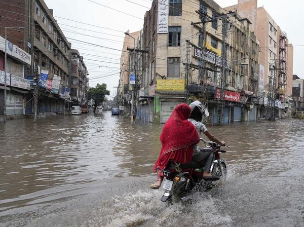 Penampakan Banjir Rendam Kawasan Lahore Pakistan