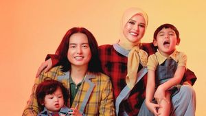 Pemotretan Terbaru Keluarga Good Looking Roger-Cut Meyriska, Bak Boneka Hidup