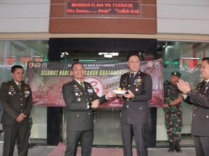 Saat Dandim Lamongan Beri Kejutan di HUT ke-78 Bhayangkara Saat Dandim Lamongan Beri Kejutan di HUT ke-78 Bhayangkara