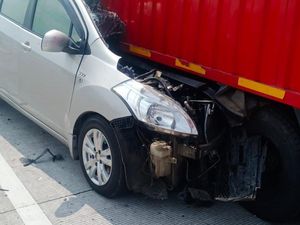 2 Orang Tewas dalam Kecelakaan Ertiga Seruduk Truk Parkir di Tol Tegal 2 Orang Tewas dalam Kecelakaan Ertiga Seruduk Truk Parkir di Tol Tegal