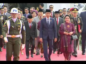 Usai Operasi, Prabowo Jalan di Belakang Jokowi Hadiri HUT Ke-78 Bhayangkara