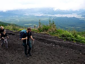 Gunung Fuji Makin Eksklusif: Biaya Pendakian Melambung, Dompet Tipis Menyingkir! Gunung Fuji Makin Eksklusif: Biaya Pendakian Melambung, Dompet Tipis Menyingkir!
