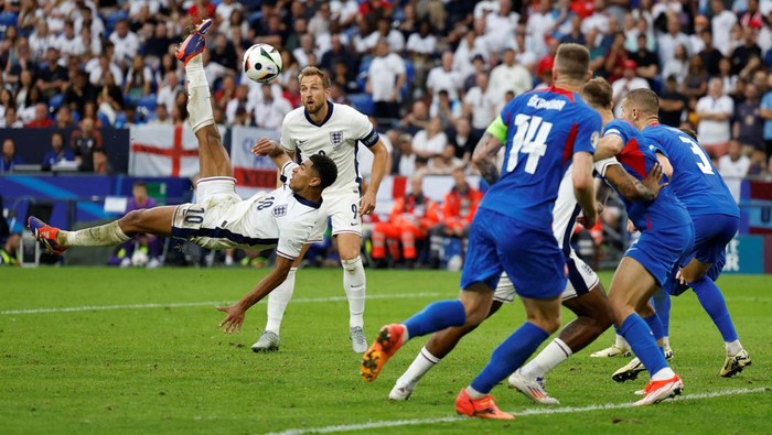 Soccer Football - Euro 2024 - Round of 16 - England v Slovakia - Arena AufSchalke, Gelsenkirchen, Germany - June 30, 2024 Englands Jude Bellingham scores their first goal REUTERS/John Sibley     TPX IMAGES OF THE DAY